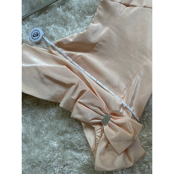 Vintage 1950s Peach Taffeta Off-Shoulder Drop-Waist Gown Rhinestone Bow Size 6 - Picture 6 of 14